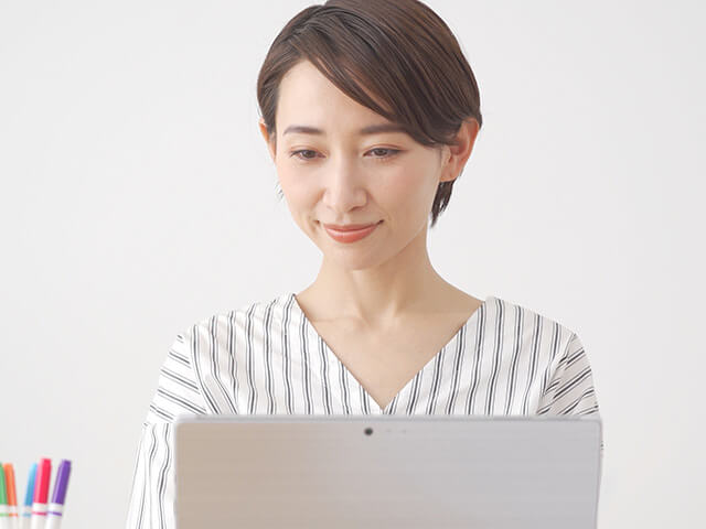 授業中の生徒とインストラクター