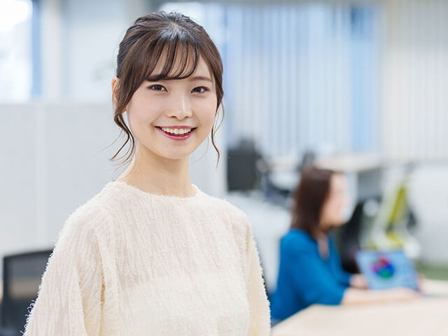 授業中の生徒とインストラクター