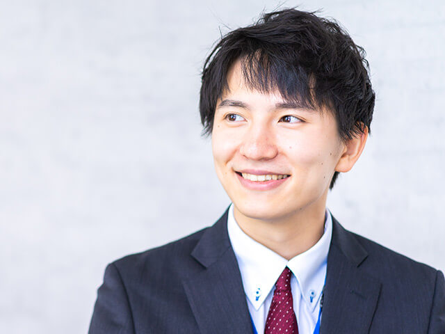 MOS試験を一発合格した男性の写真