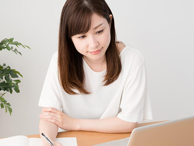 VBAで業務改善に男性の写男性の写真